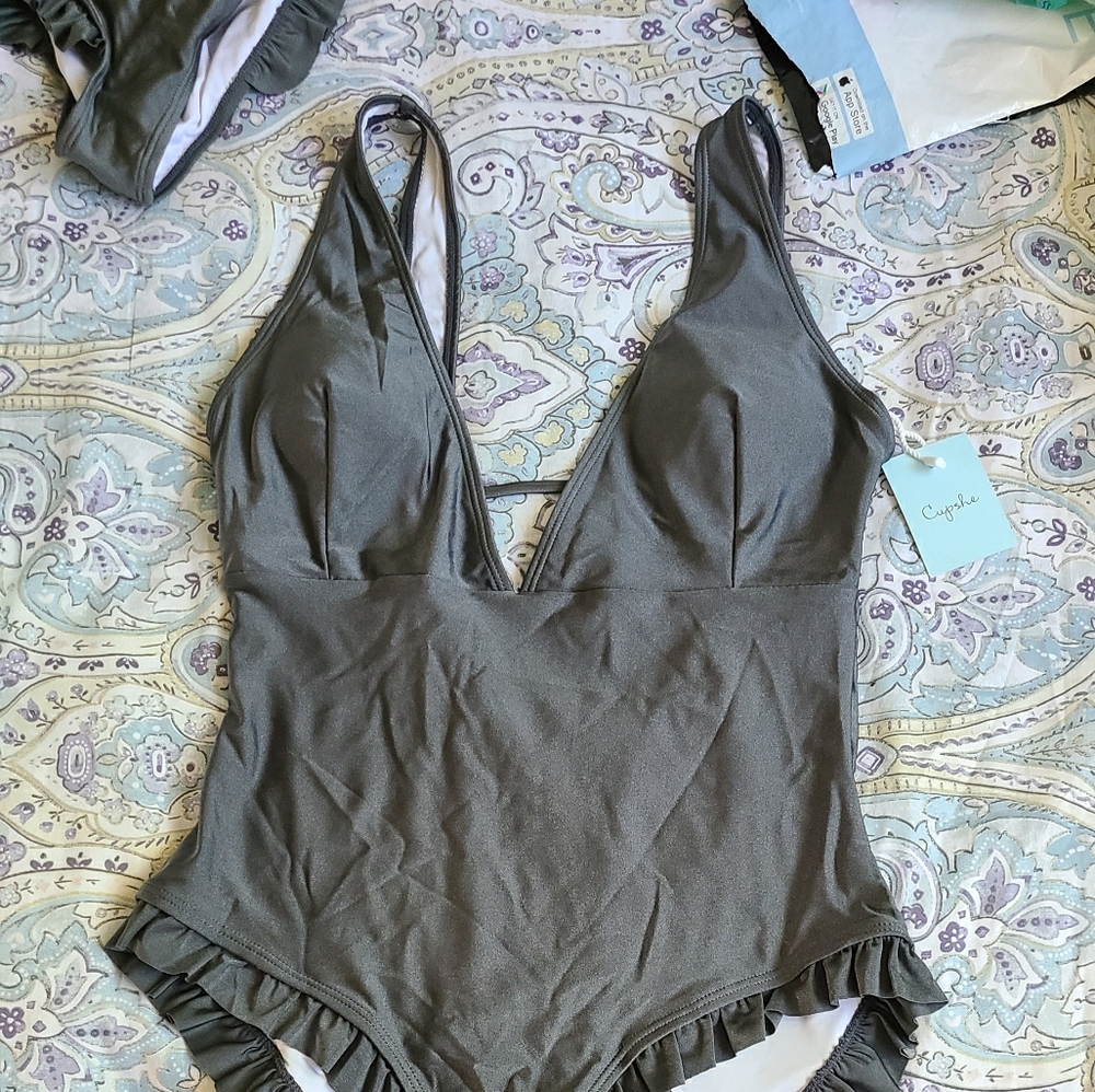 NWT Cupshe Grey One Piece Swimsuit Sz. M